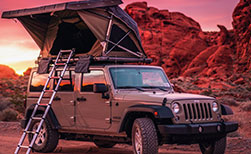 Kanada Camper Modelle Jeep Wrangler mit Dachzelt